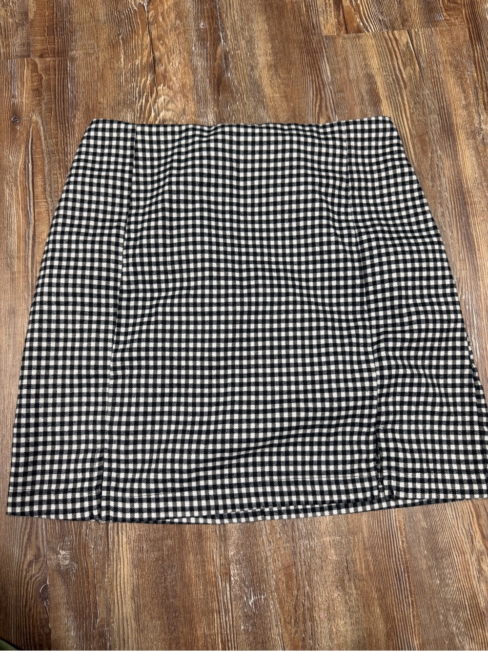 Y2K Eyeshadow black and white gingham mini skirt with 2 front slits in a size 9